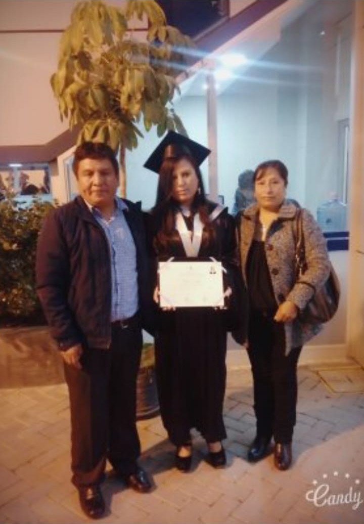 Germán con su hija en su graduación