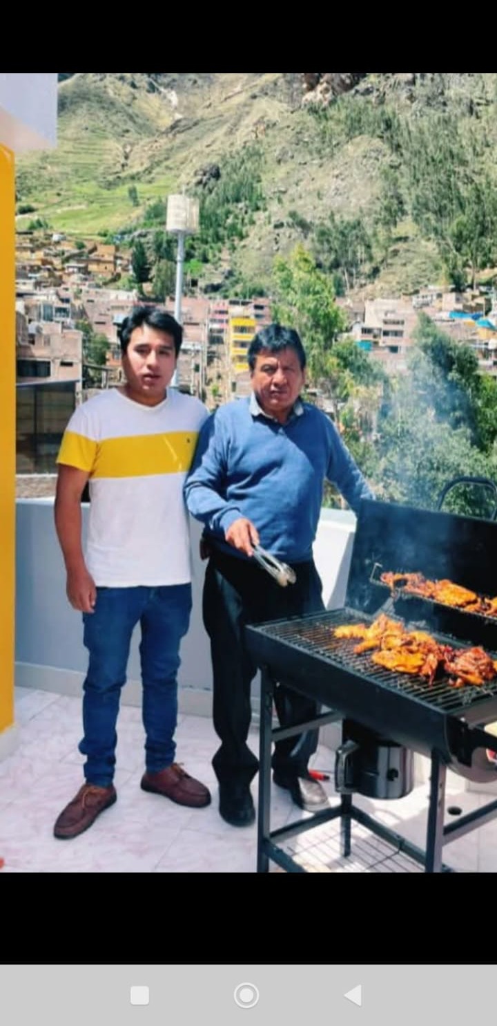 Germán con su hijo en Huancavelica